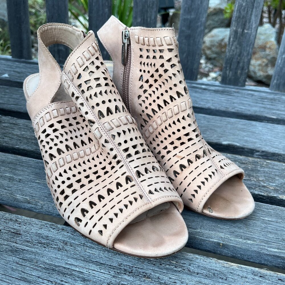 Vince Camuto Derechie Leather Round Toe Stacked Block Heel Sandals, Size 8 1/2